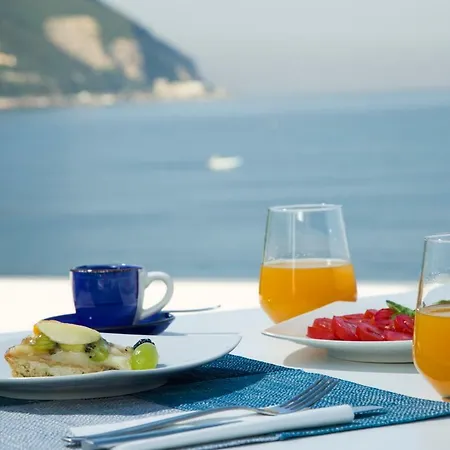 La Chiaja Art&relais Couette-café